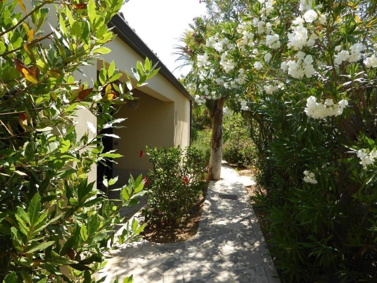 Schoener Zentraler Bungalow Direkt Am Sandstrand Auf Sizilien - B51540 Villa Marina di Modica Exterior photo